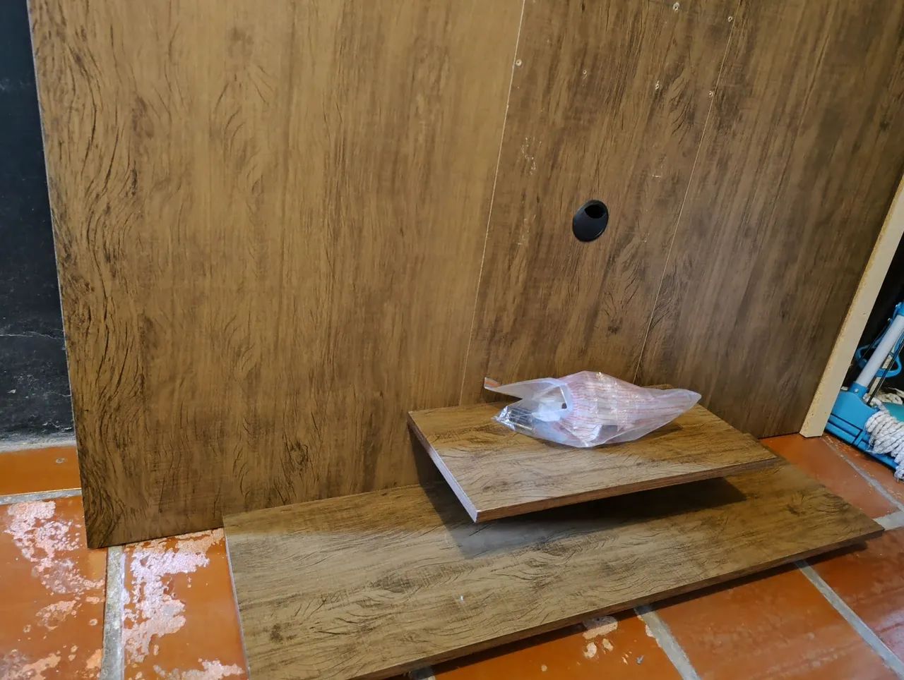 Rack de TV em madeira - 2 prateleiras - Foto 2