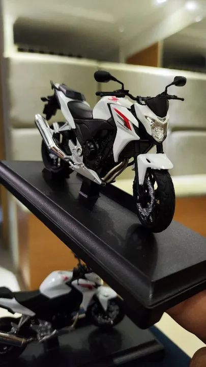Honda Cb500 F em metal 1/18 - Foto 2