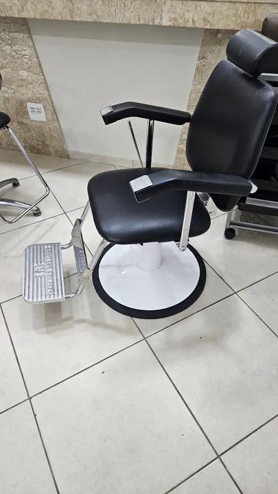 Cadeira de Barbeiro Takara Belmont- Ótima para seu Salão! - Foto 4