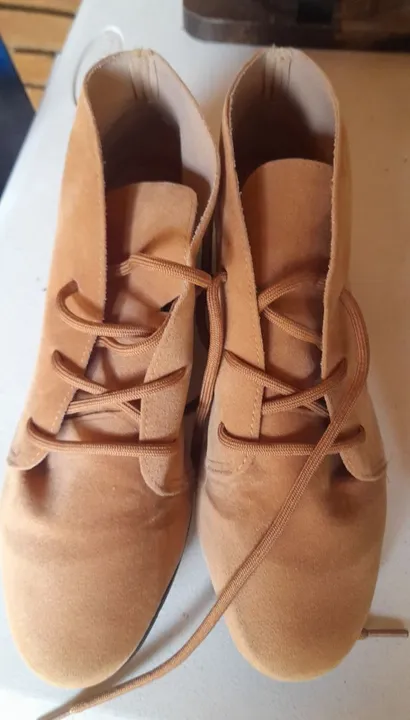 Sapatos de camurça marrom