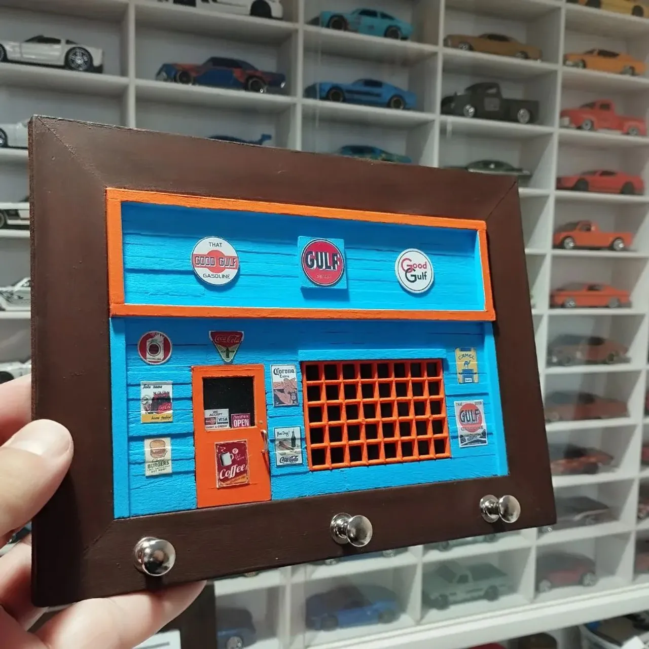 Quadro porta chaves, gulf station oil!
