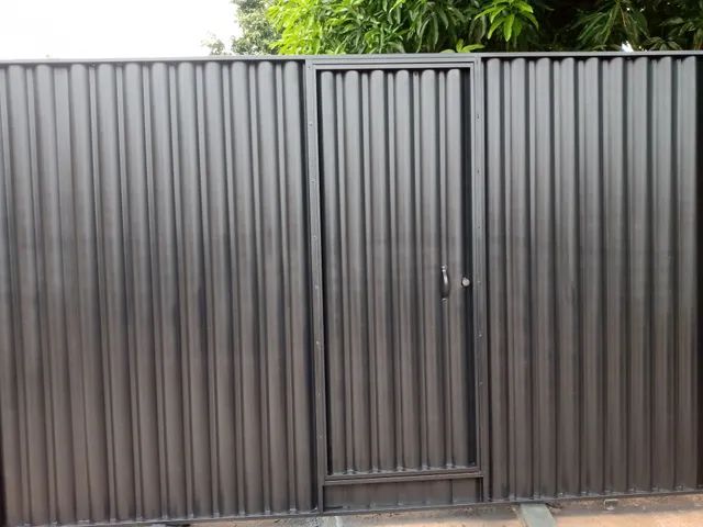Portão com porta 1200 na chapa preta tamanho padrão - Foto 3