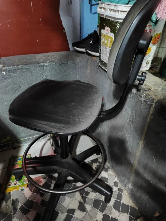 Cadeira Giratória Preta