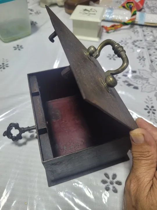 Cofre antigo,pequeno,em ferro: - Foto 2
