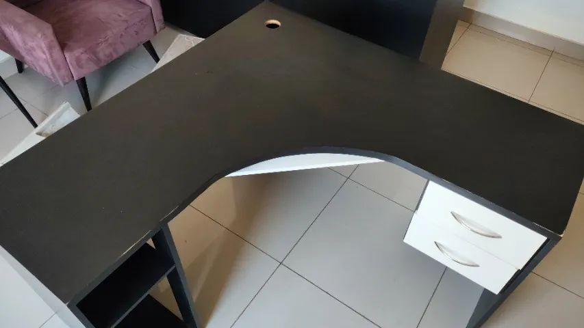 Mesa escritório gavetas de canto comprimento 132cm x largura 48,5cm x altura 77cm - Foto 4