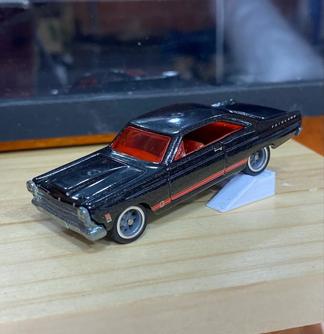 Hotwheels Ford Fairlane GT 66 pneus de borracha - Foto 3