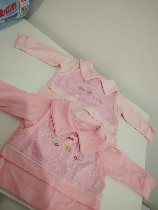 2 camisas rosa bebê