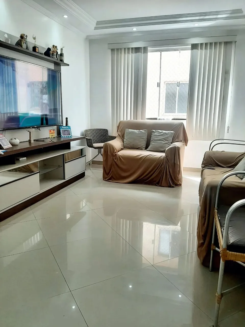 VENDO APTO RES JARDIM UMARIZAL COM 3/4 SENDO 1 SUÍTE E VG DE GARAGEM ROTATIVA - Belém - PA
