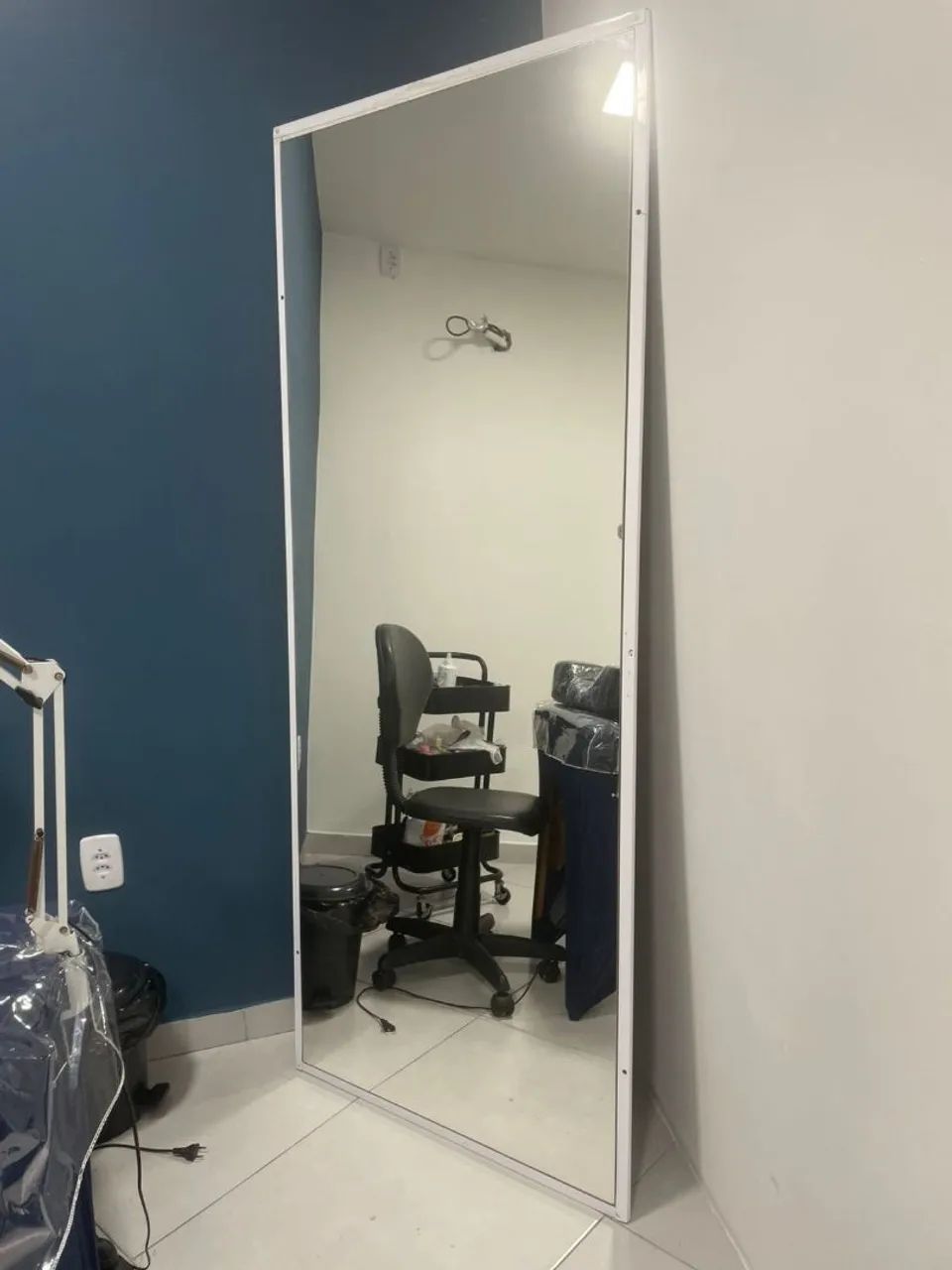 Espelho grande com moldura em alumínio - Foto 2