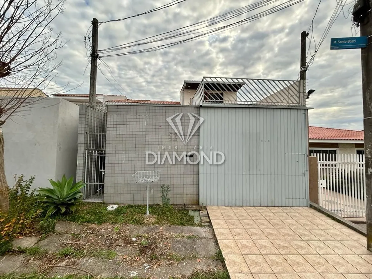Sobrado à venda no Xaxim.