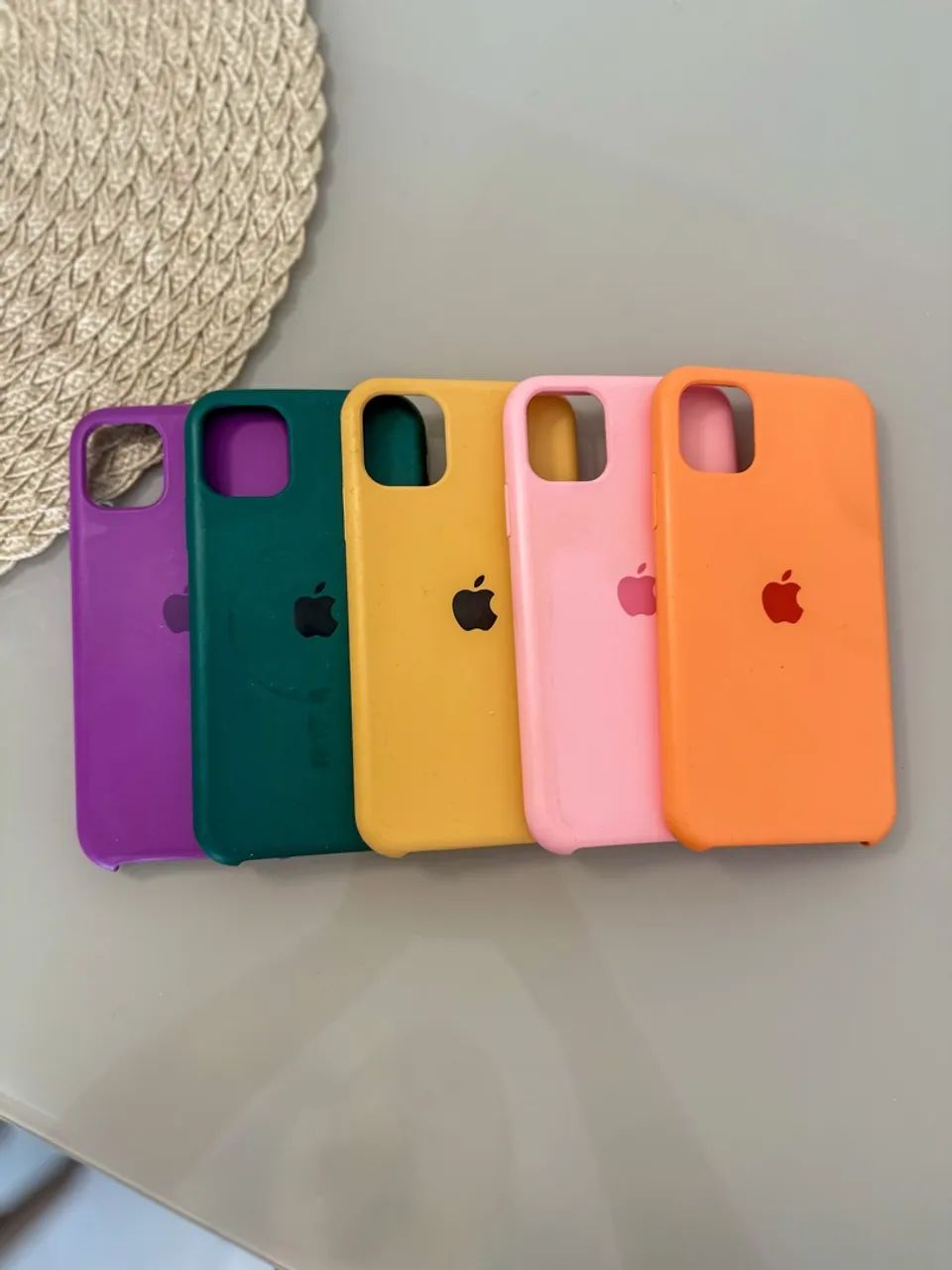 Capinhas de Silicone para iPhone 11 - Cores Vibrantes!