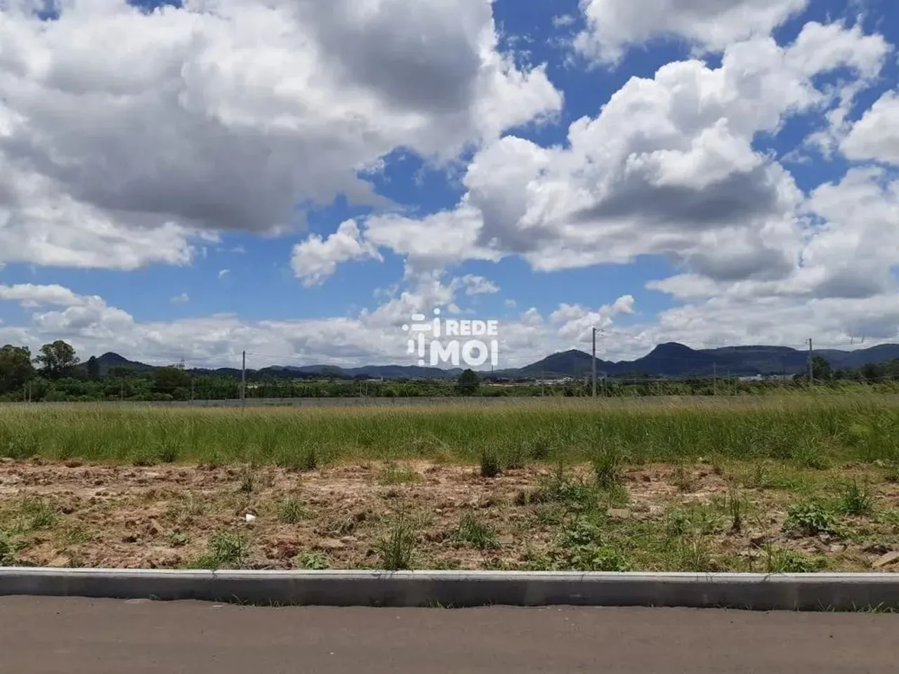 Oportunidade em condomínio fechado