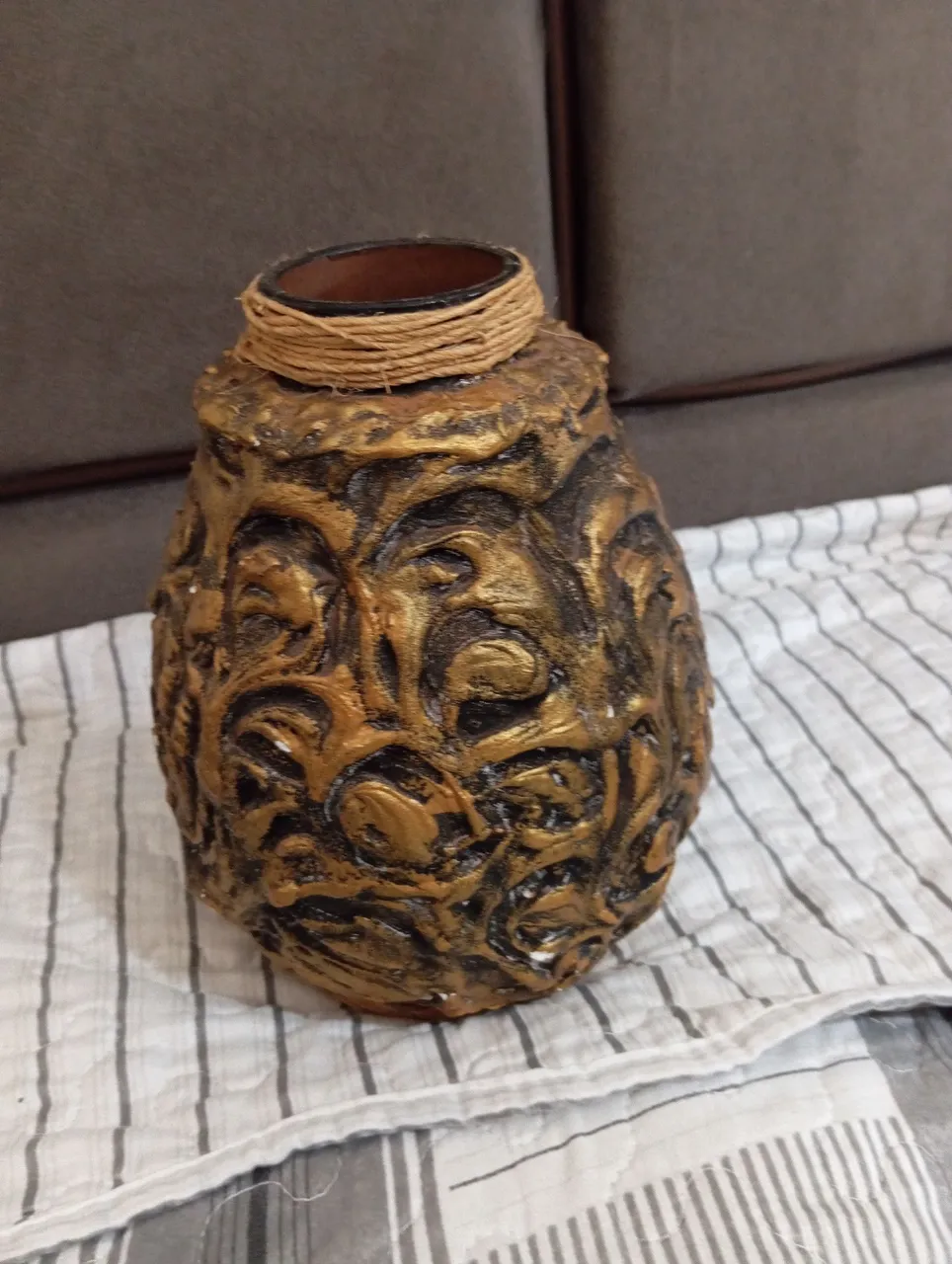 Vaso Decorativo Artesanal Dourado