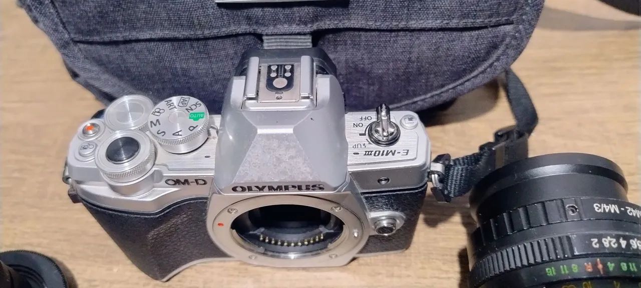 Olympus OM-D EM MK III com lentes e acessórios - Foto 3