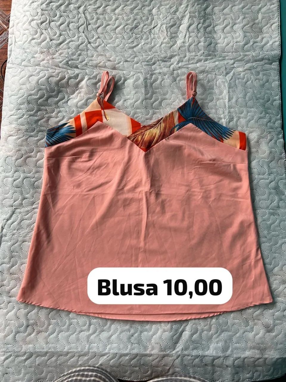 Blusa feminina rosa com estampa floral