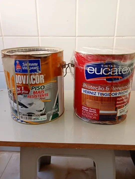 kit pintura - 1x lata tinta piso....1x lata de verniz....2x trinchas...1x espátula - Foto 2