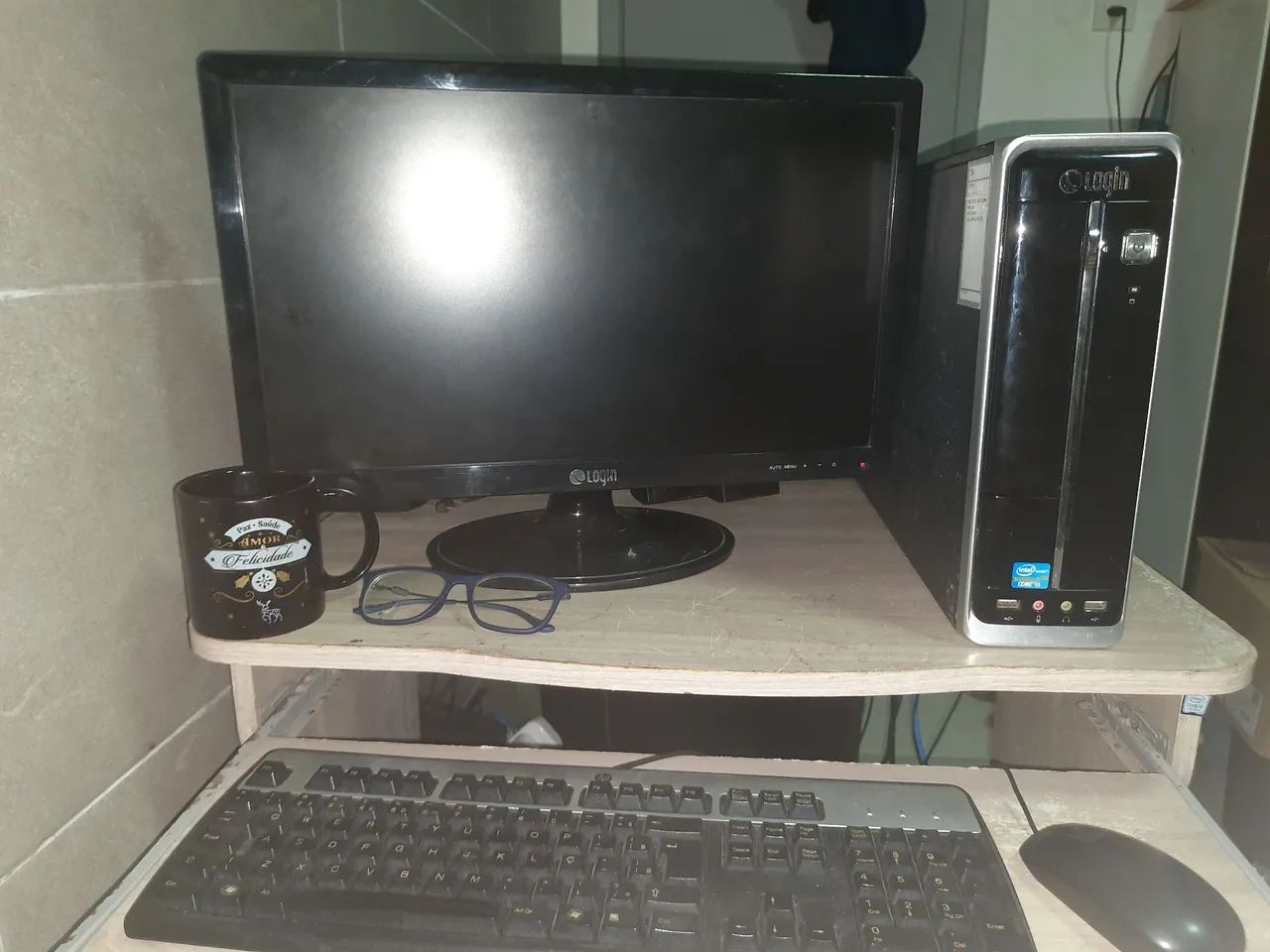 PC, monitor e CPU Login. Placa nova, 2025.