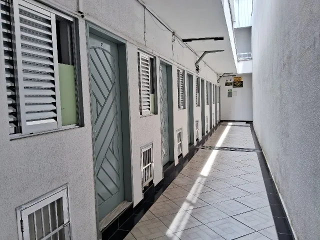 Alugo quartos mobiliados para homens