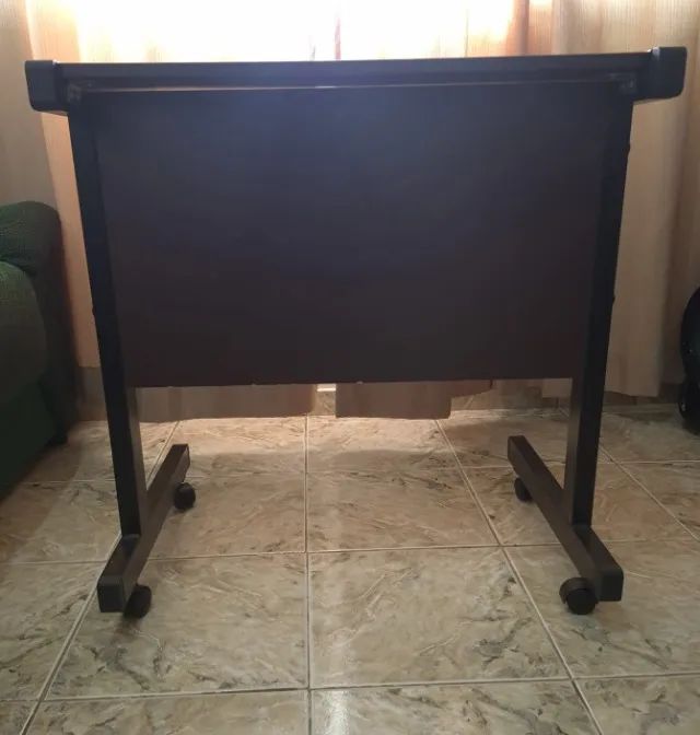 Mesa com rodas64302124639746124