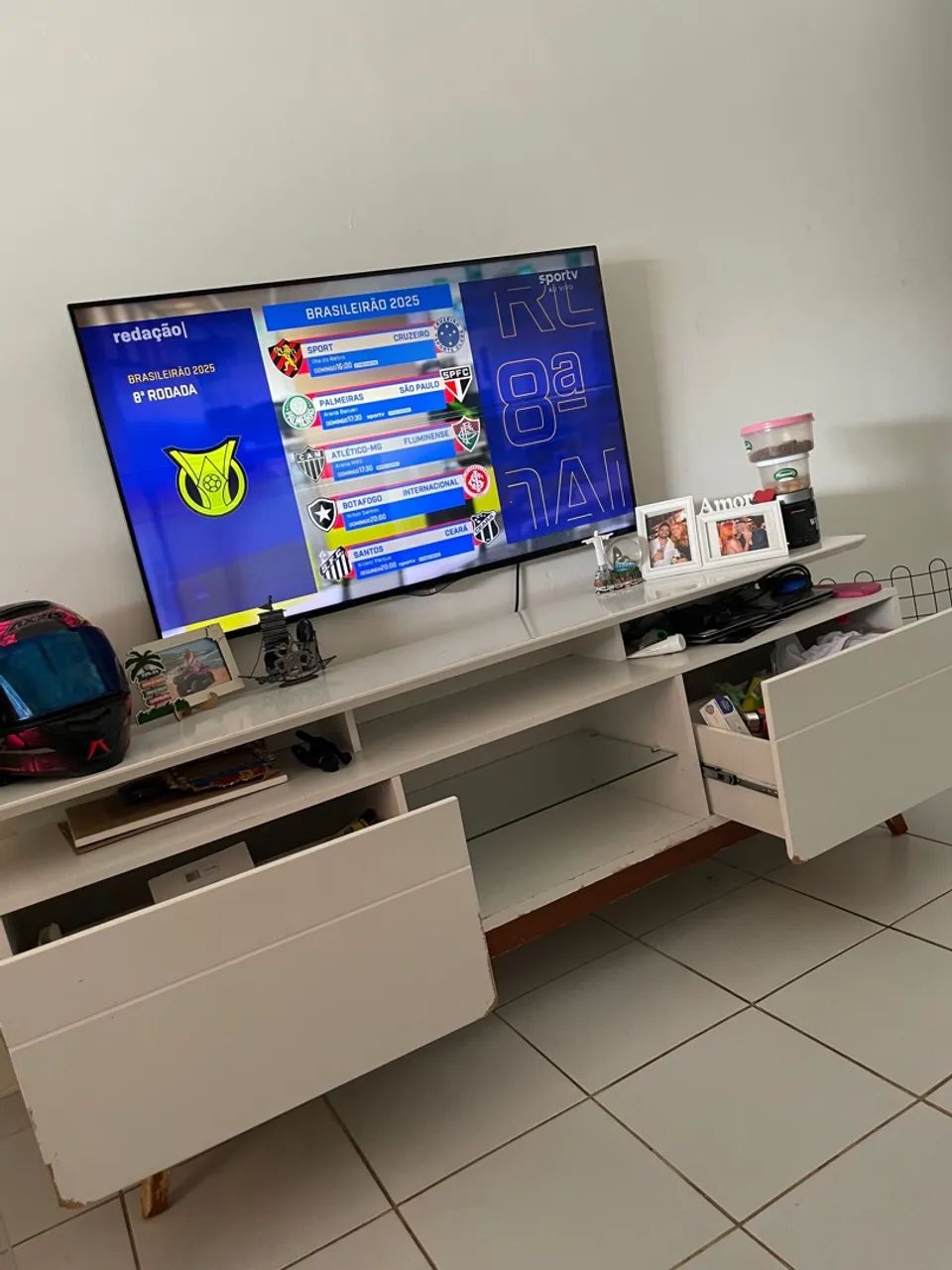 Rack de TV branco com 2 gavetas - Foto 4