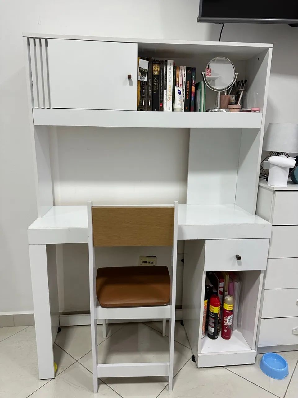 Escrivaninha com gaveta e prateleira
