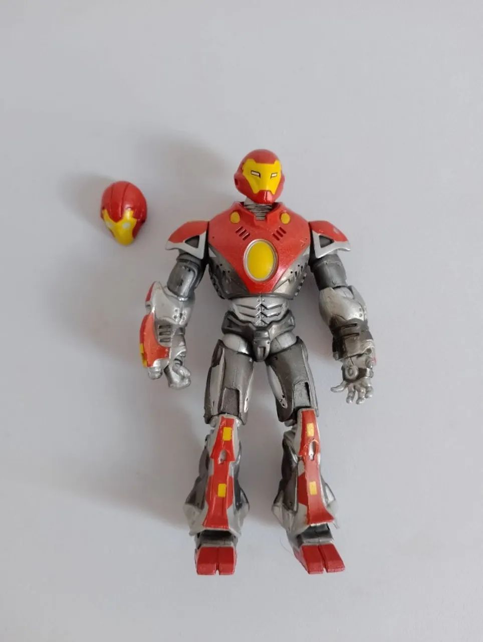 MARVEL UNIVERSE HOMEM DE FERRO ULTIMATE 10 CM HASBRO