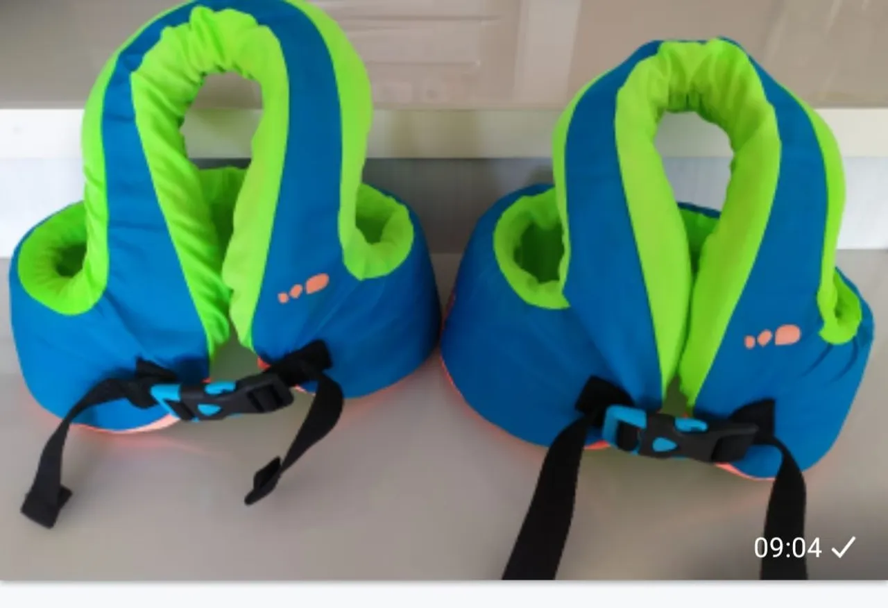 Colete de natação swimvest infantil por 80 reais.