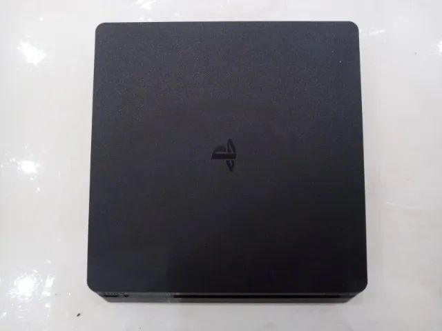 Ps4 Slim 1 Tera com 5 jogos e dois controles.