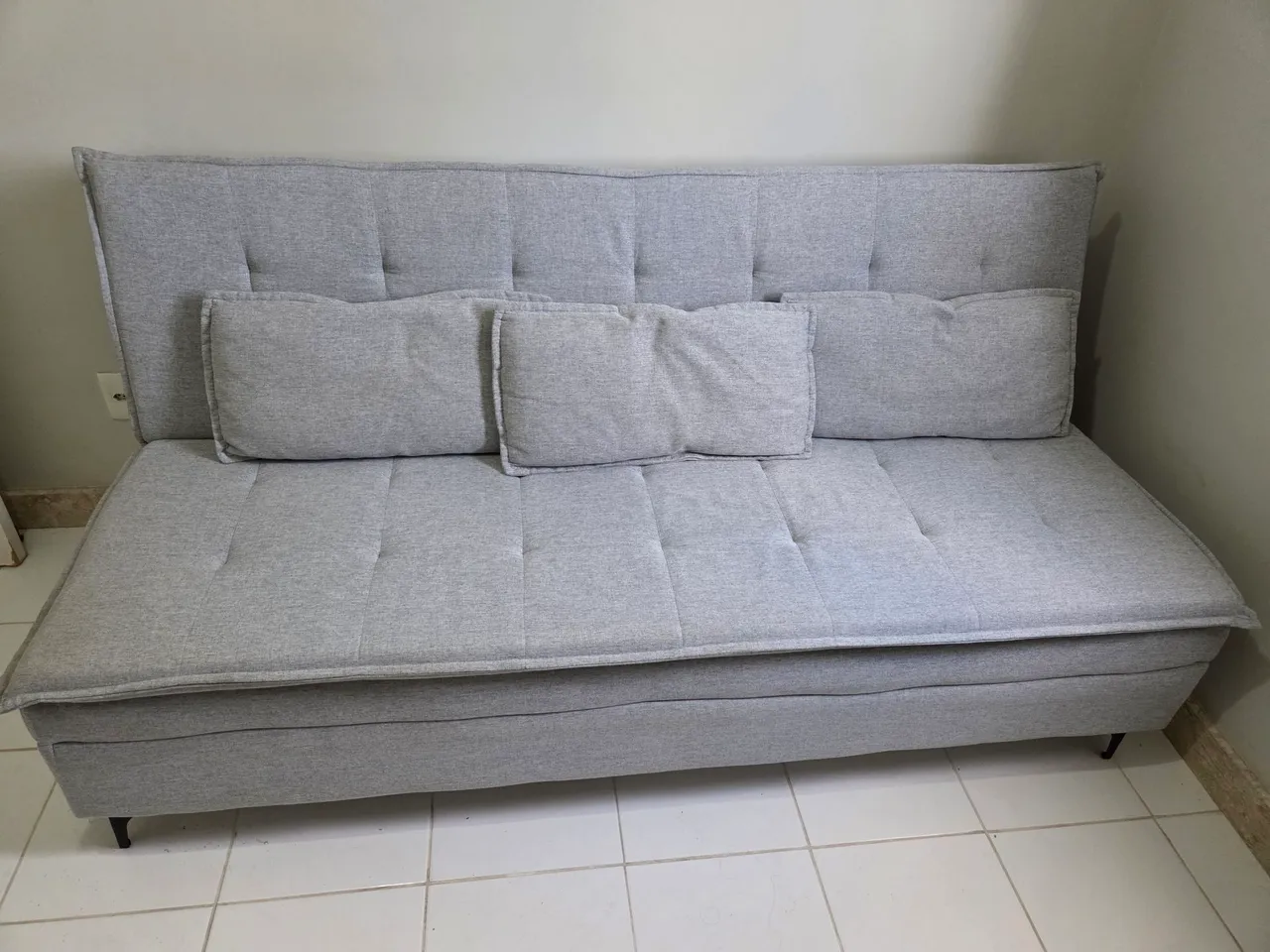 Sofá Cama Cinza Moderno e Confortável