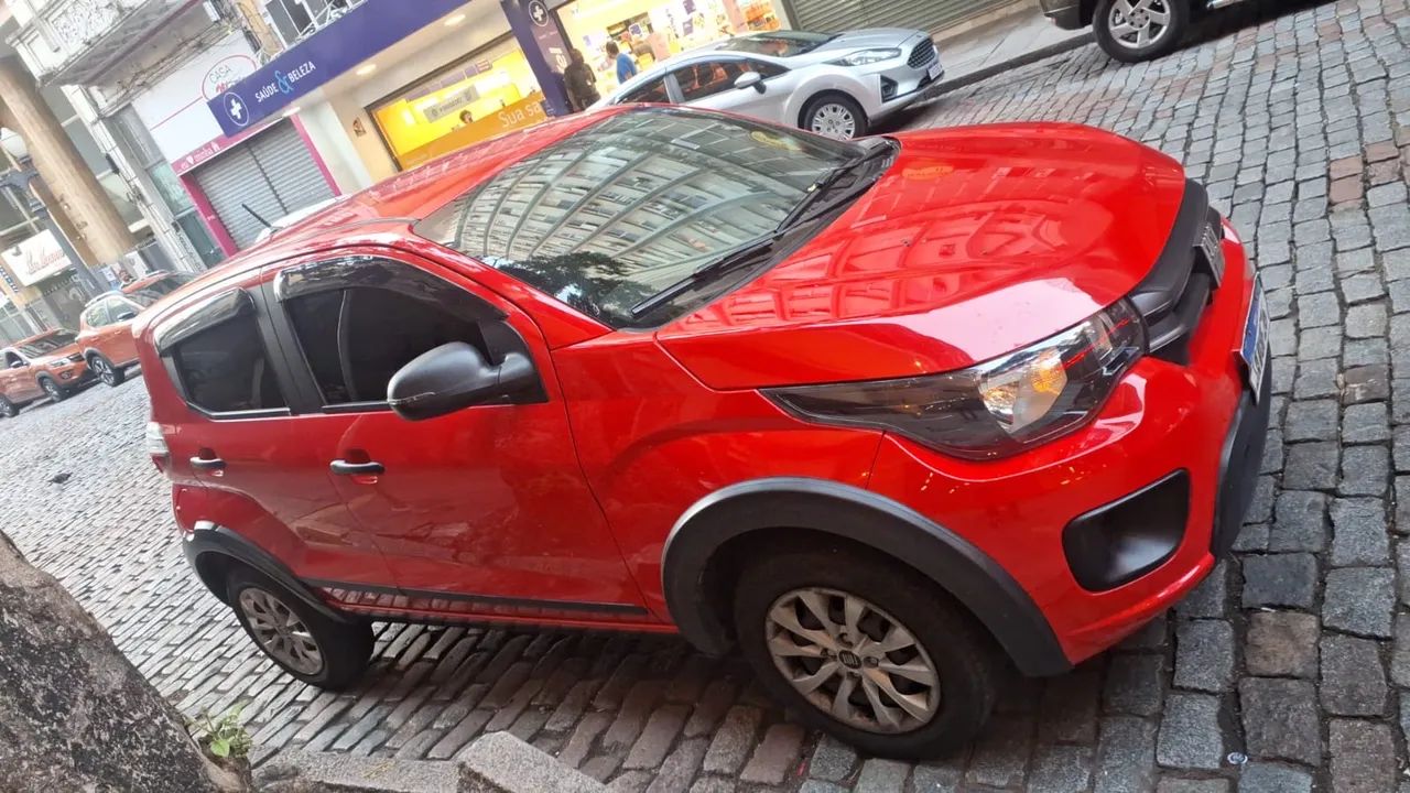 Mobi super econômico e inteiro