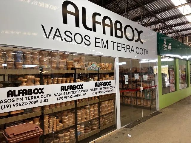 ponto de vendas no Ceasa Campinas com pecas e prateleiras