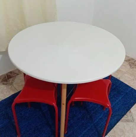Mesa Eiffel redonda 90 cm - tampo em madeira - excelente estado