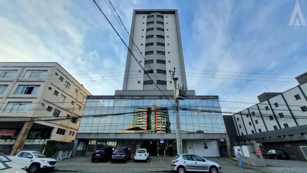 Este apartamento com 2 quartos, 1 suíte, sala de estar e jantar, 1 banheiro social, sacada - Foto 2