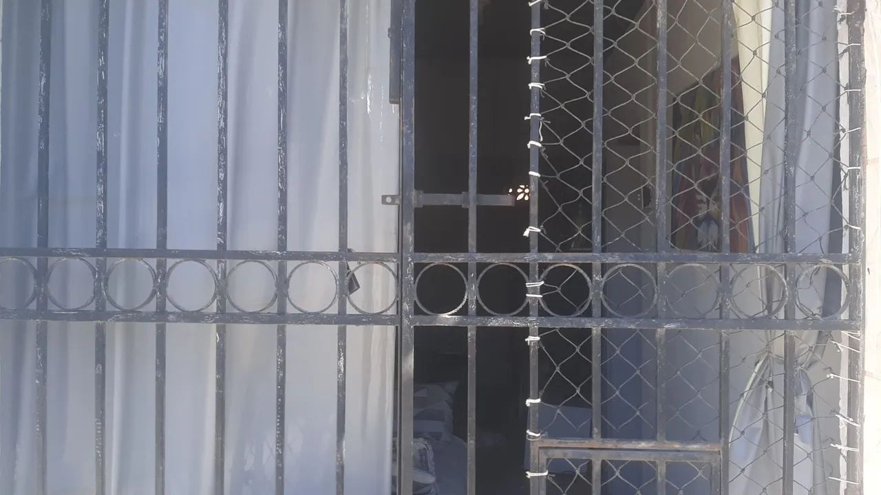 Portão  de ferro forte 