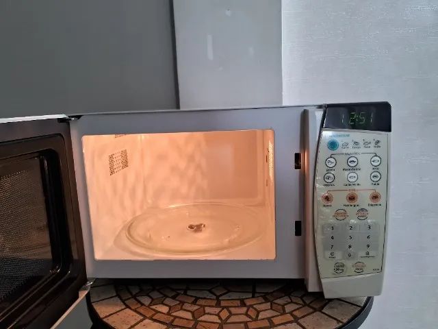 Micro-ondas Eletrolux 18l - Foto 2