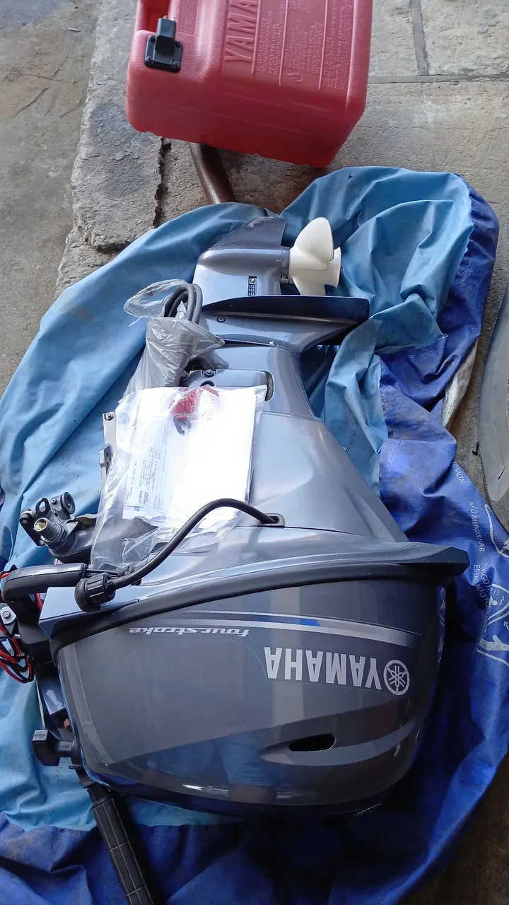Motor yamaha 20 HP seminovo 4 tempos.