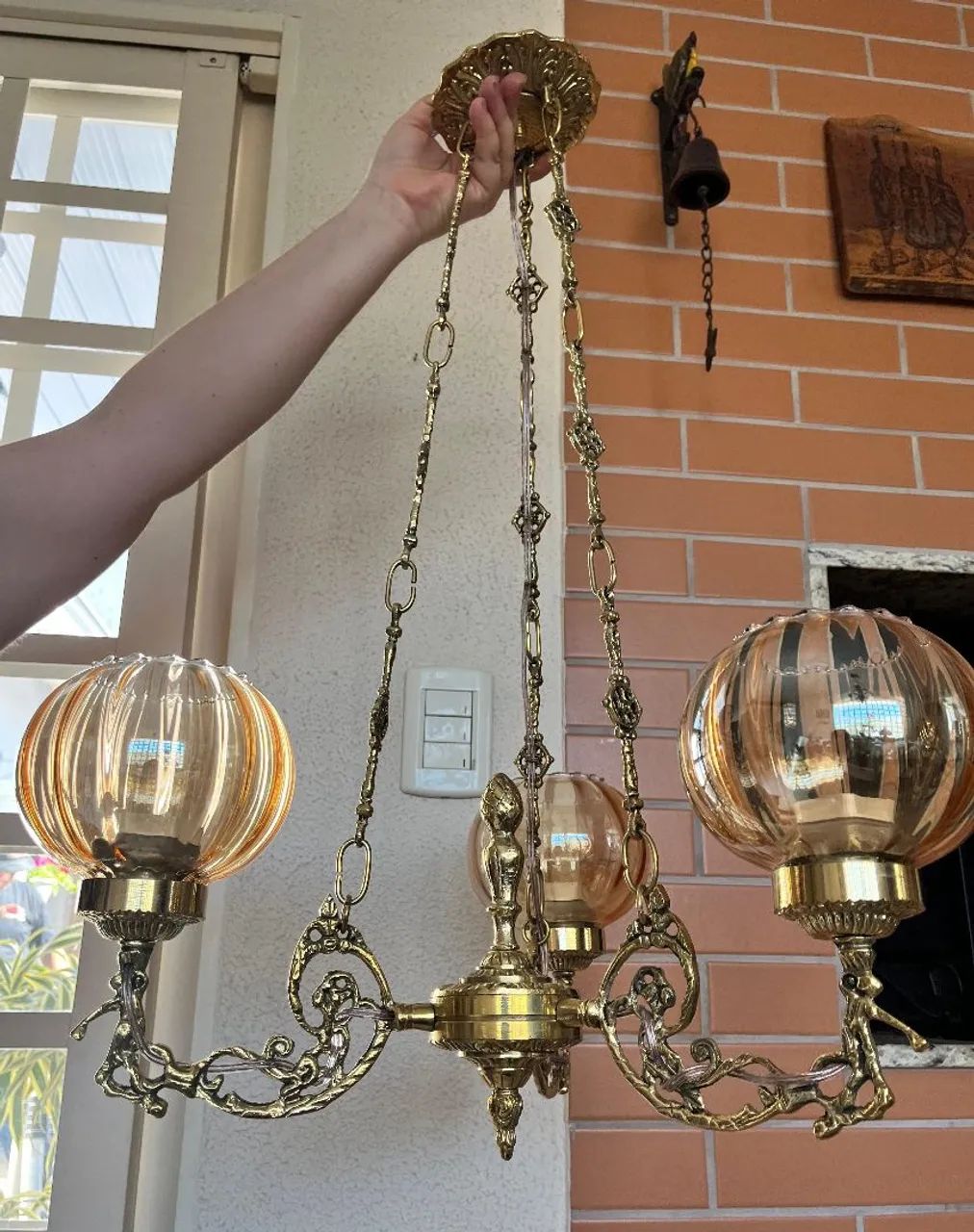 Lustre antigo para três lâmpadas em bronze maciço - Foto 3