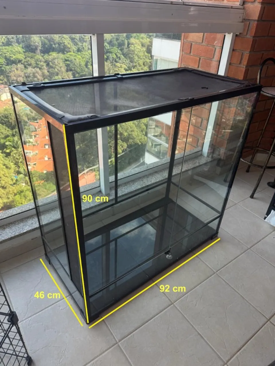 Terrário seminovo para répteis 90cm(A) x 92cm(L) x 46cm(P)