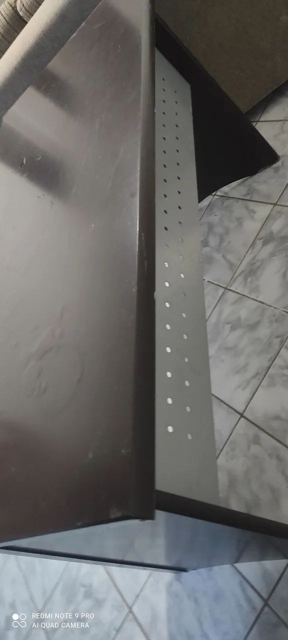 Mesa de Escritório com duas gavetas. - Foto 3