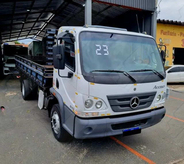 MB 815 Accelo 4x2 - 2023 (Completo)