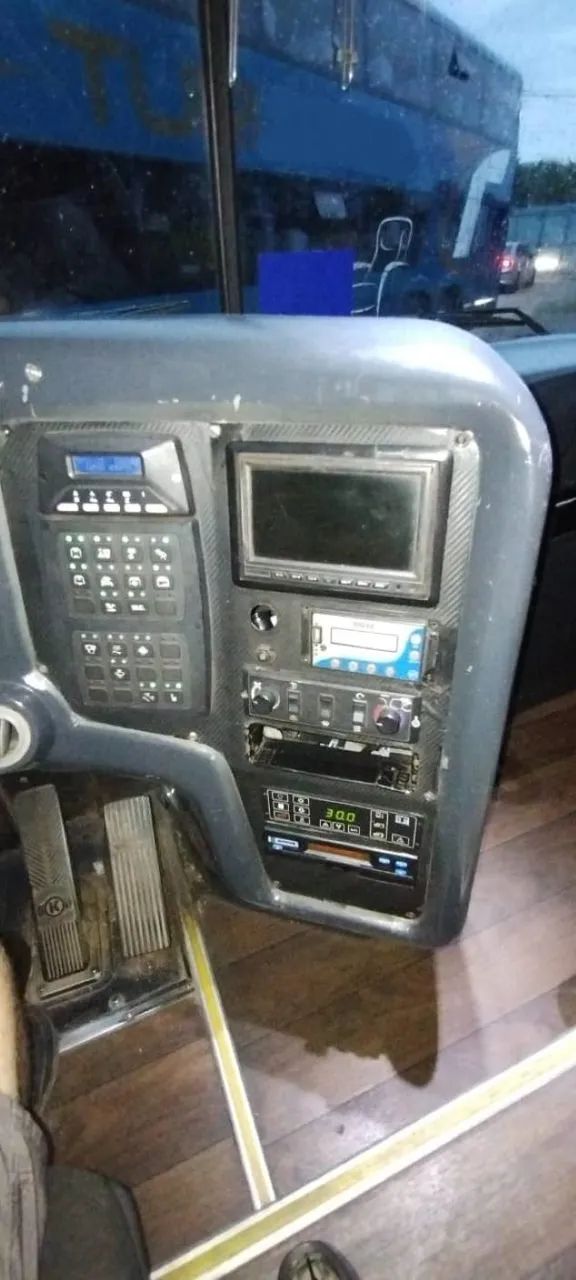 ÔNIBUS RODOVIÁRIO DE TURISMO COMIL CAMPIONE DD VOLVO B 450R 8×2 - ANO/MODELO: 2014/2014 - Foto 10