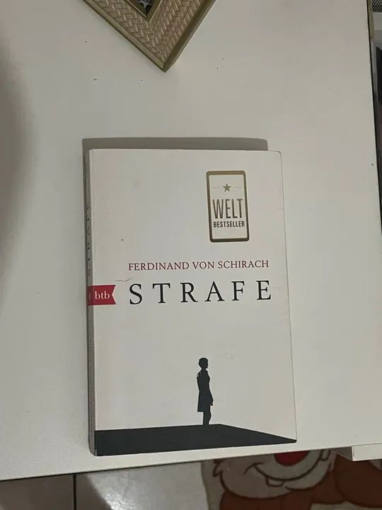Livro em alemão  Strafe - Ferdinand von Schirach