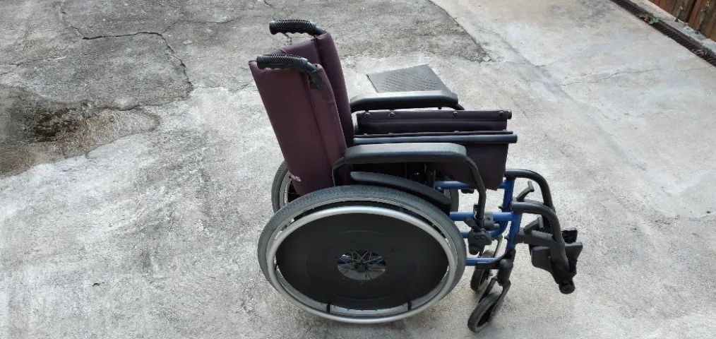  Cadeira de rodas Ortobras modelo AVD
