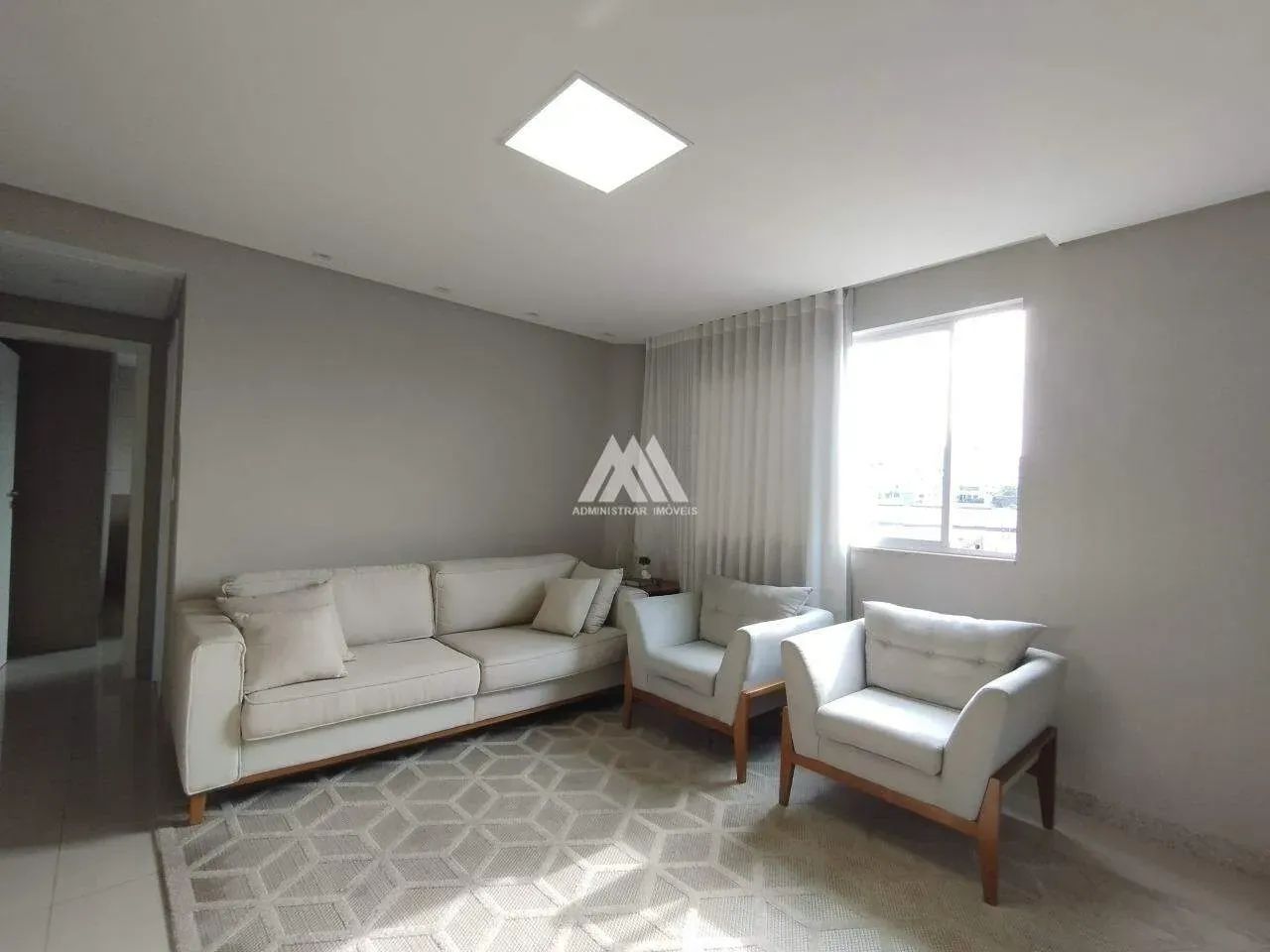 Alugo apartamento em Itaúna em ótima localização no centro! - Foto 2