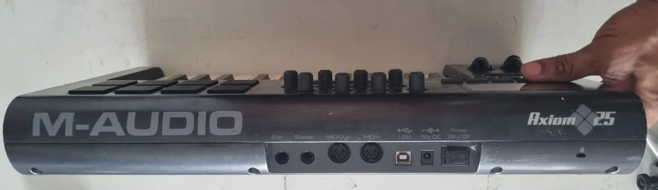 Controladora Produção Musical M-Audio Axiom 25 - Foto 2