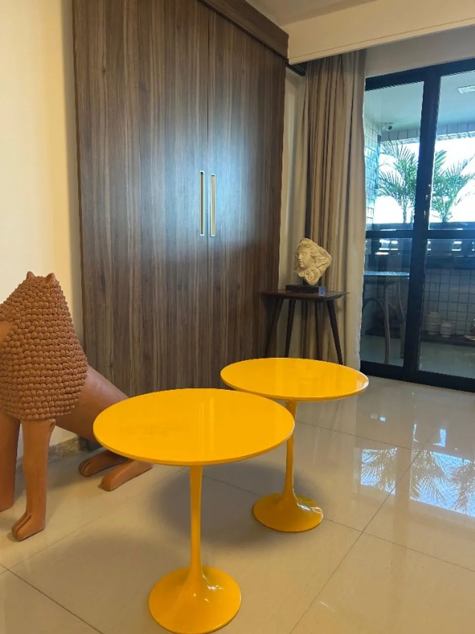 Round yellow lacquered side table 50 cm in diameter x 50 cm in height. Unit.64317062602113123