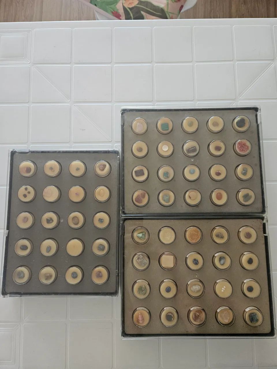 Coleção 60 Gemas Preciosas e Semipreciosas ? 3 Estojos Acrílicos  - Foto 2