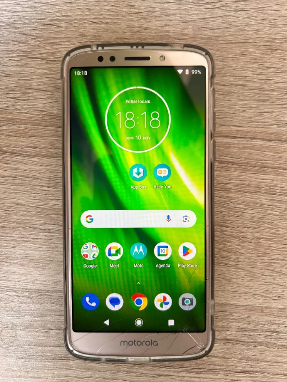 Celular Motorola MotoG6 play com carregador - Tela trincada - Funcionando normal