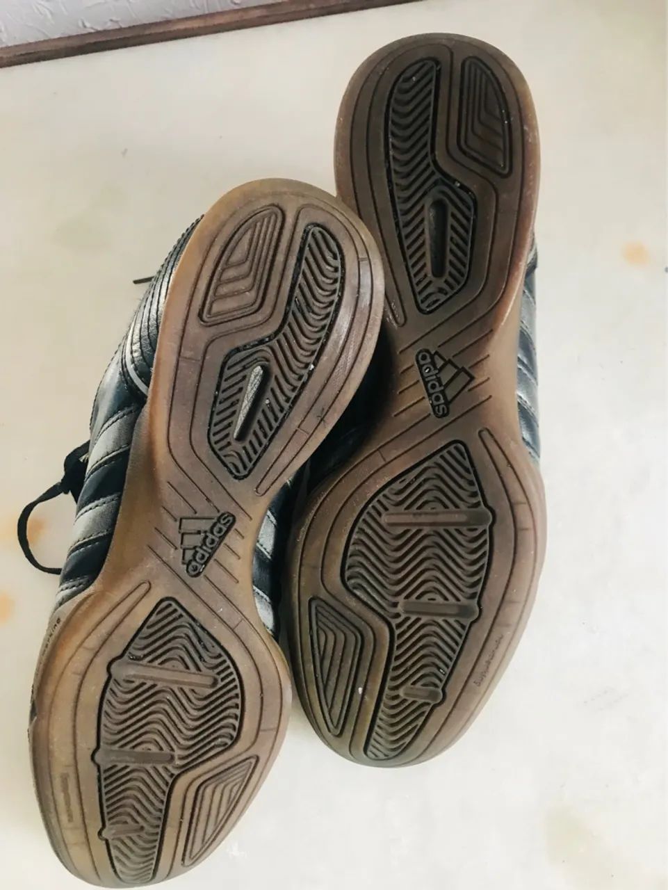 Chuteira Adidas Futsal em couro      ?41 - Foto 6