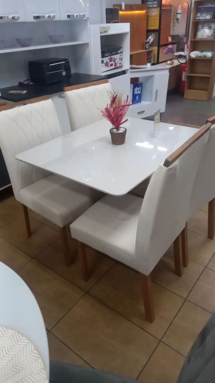 Mesa de Jantar + 4 Cadeiras